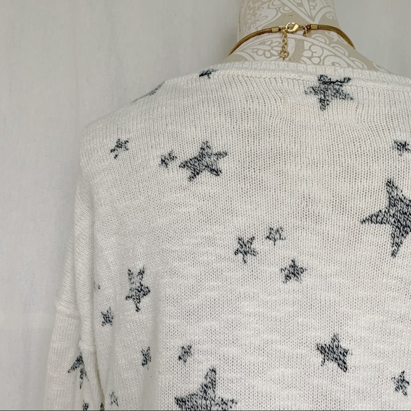 Hollister // White Open Knit Sweater Grey Stars All Over Long Sleeves Medium - Picture 6 of 10